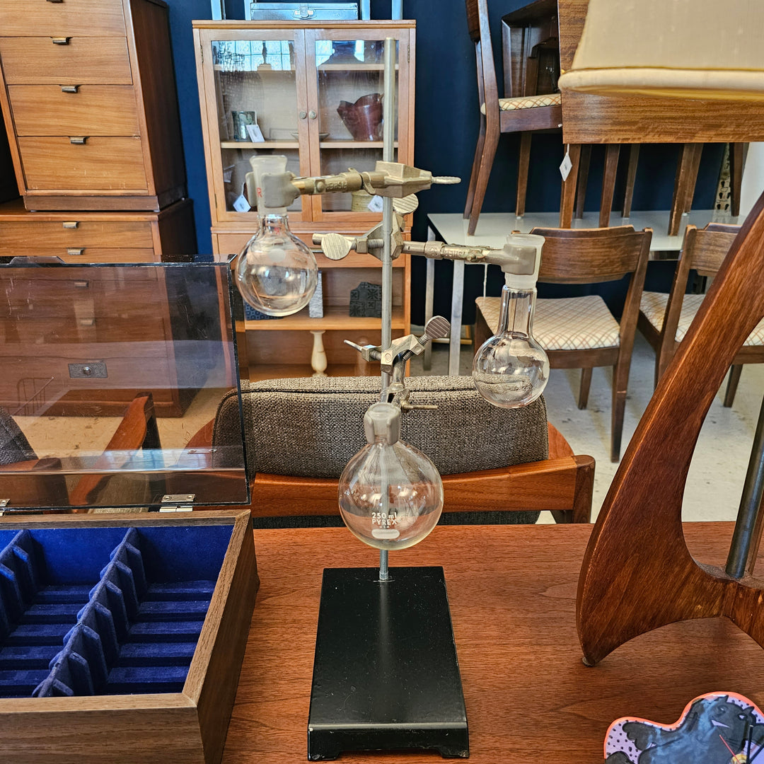 Ring Stand w/3 Small Round-Bottom Flasks