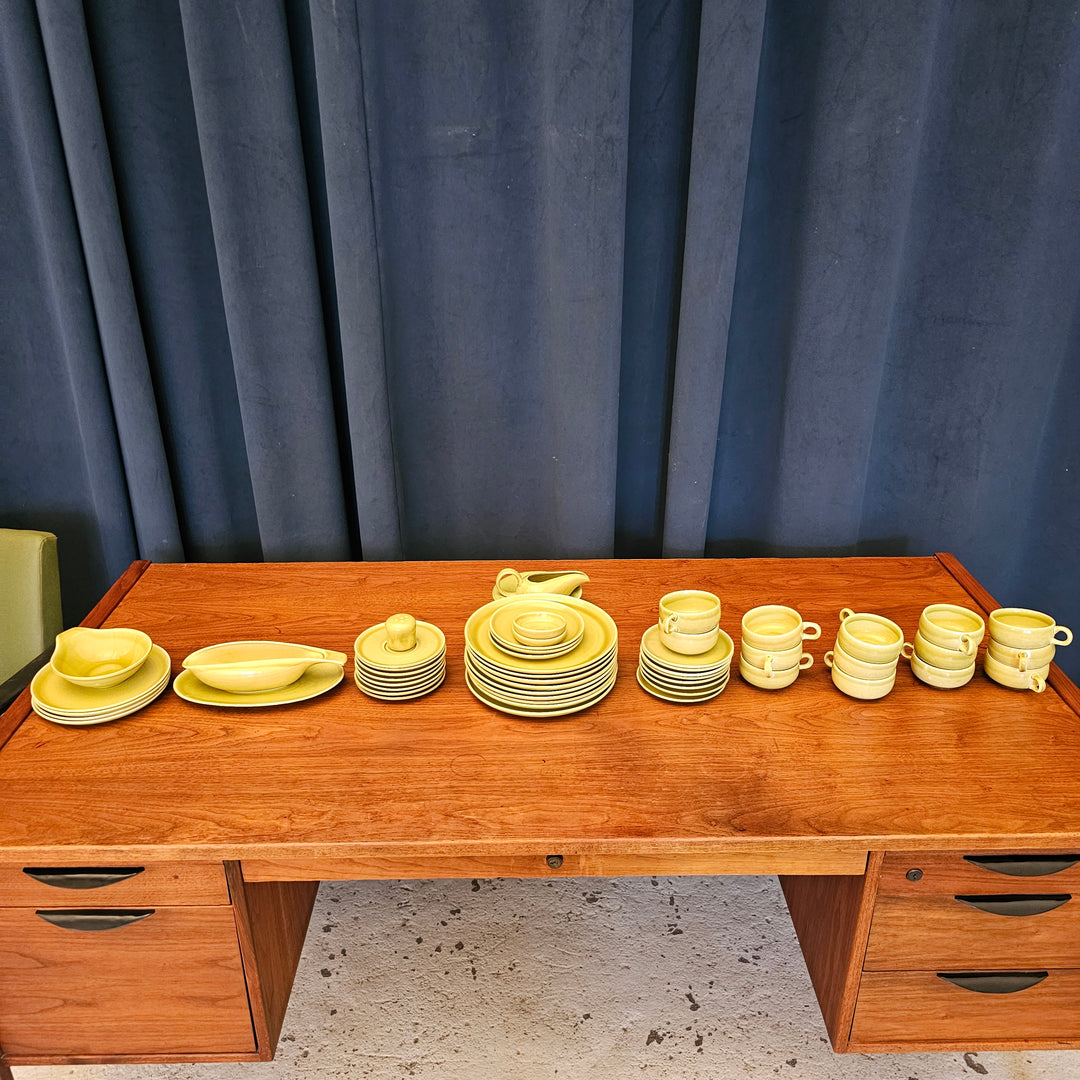 American Modern Dinnerware by Russel Wright