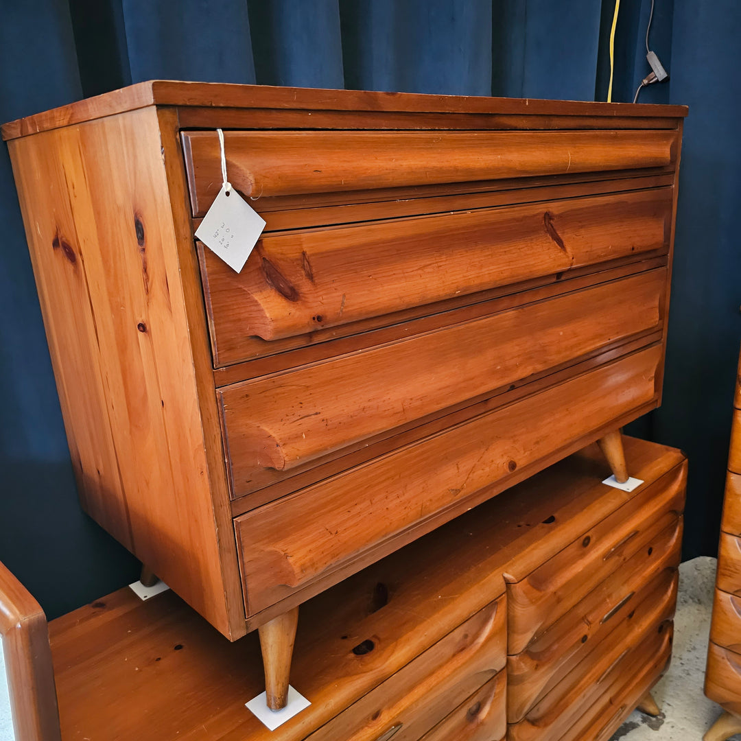 Franklin Shockey Knotty Pine 4 Drawer Dresser