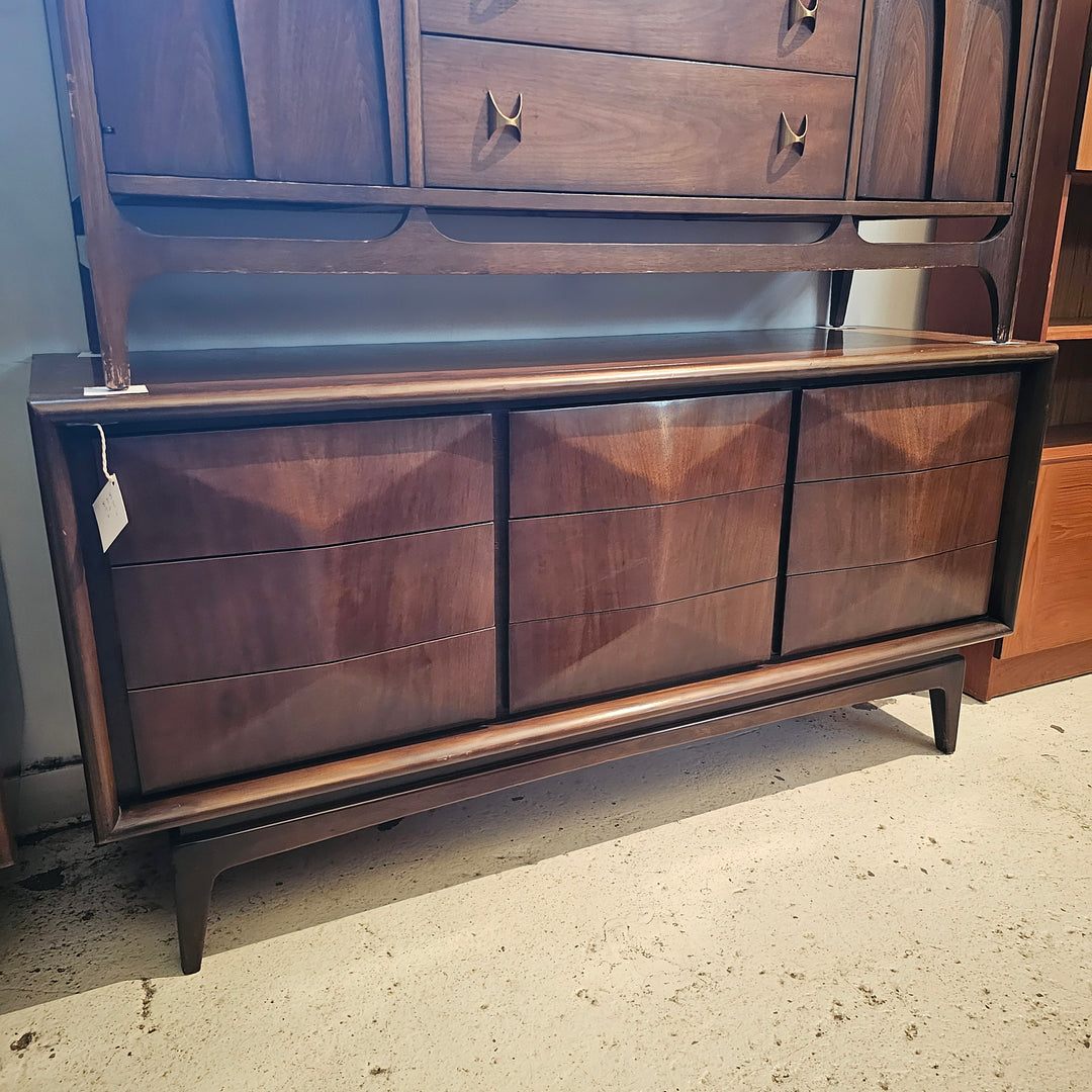 United Diamond Front Lowboy Dresser