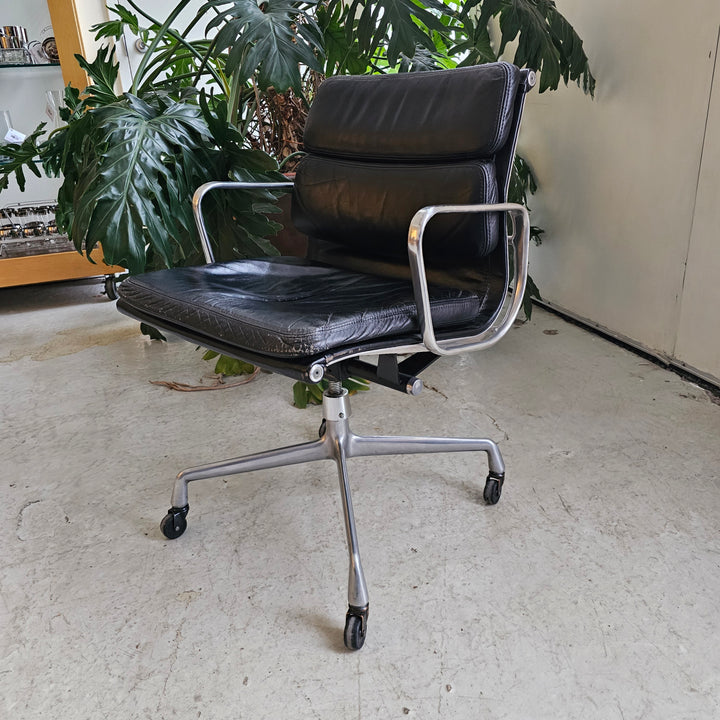 Vintage Eames Soft Pad Management Chair