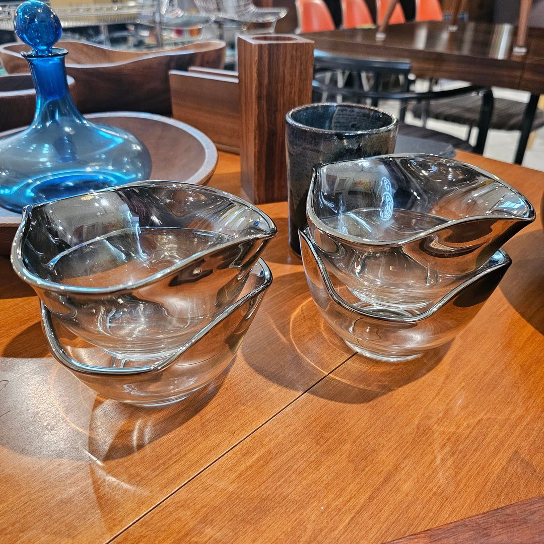 (4) Dorothy Thorpe Tri Corner Bowls