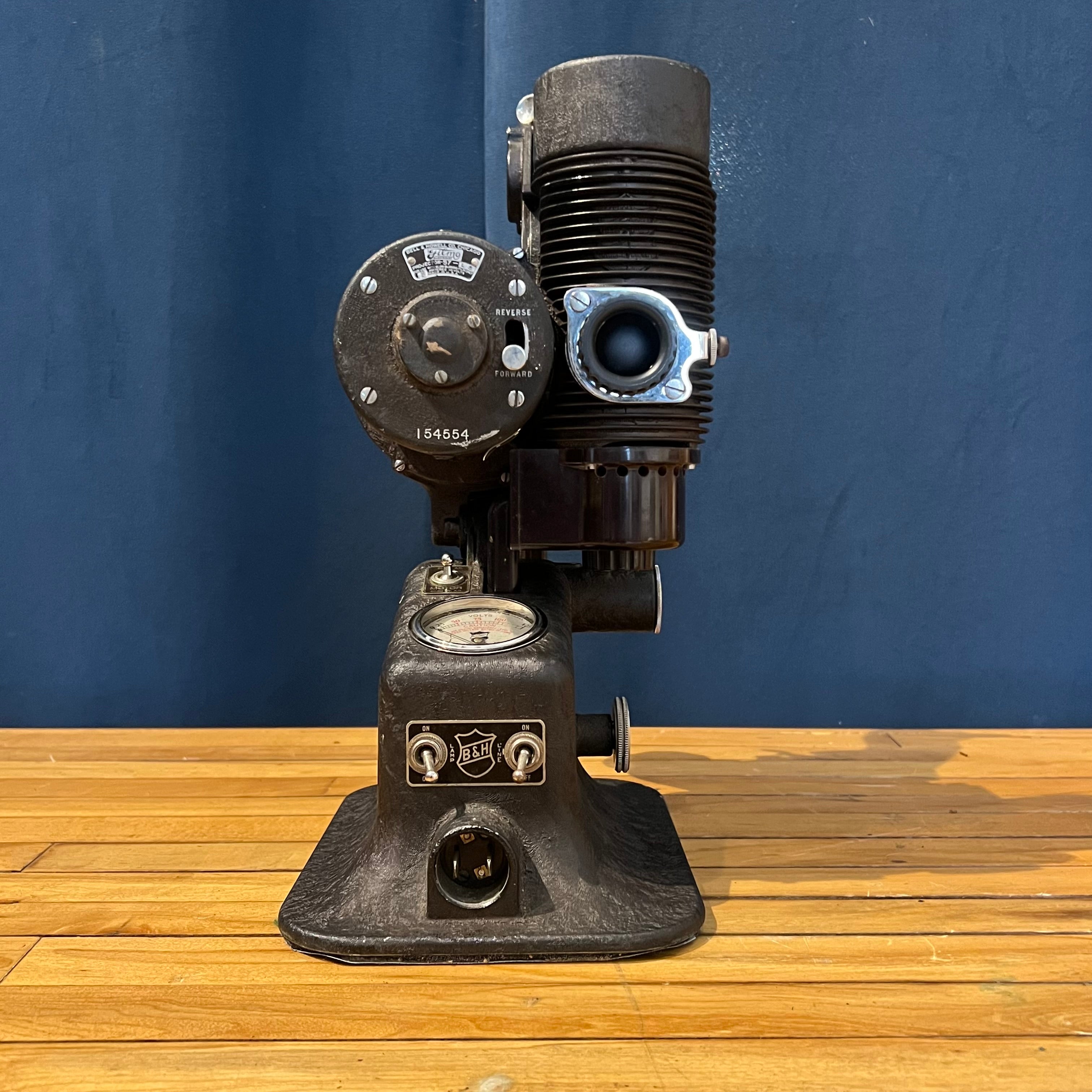 Bell & Howell Filmo 57 16mm Projector w/Case – findfurnish