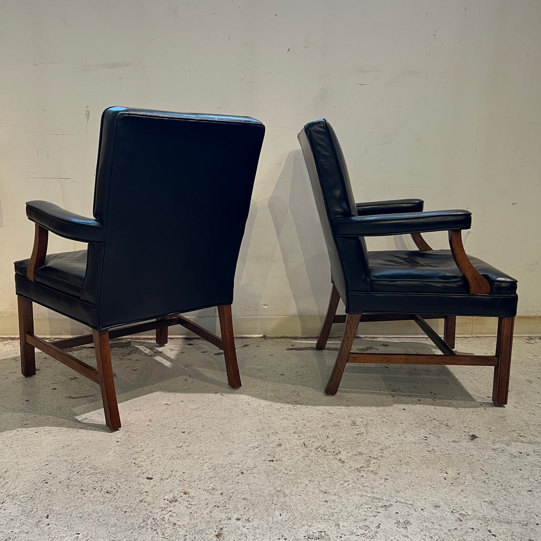 Classic DoMore Black Leather & Walnut Armchair