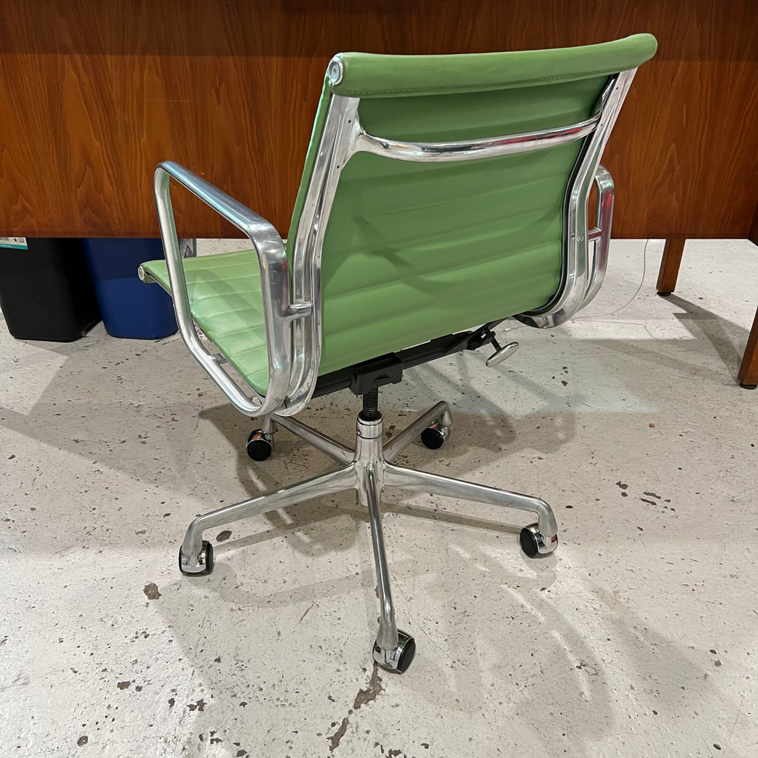 Reproduction Eames Aluminum Groupstyle Swivel Chair, Green findfurnish