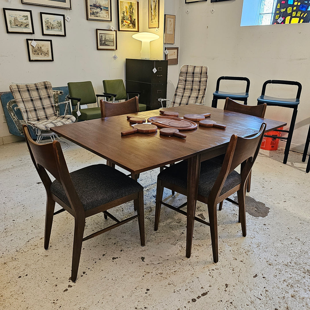 Broyhill Saga Dining Table