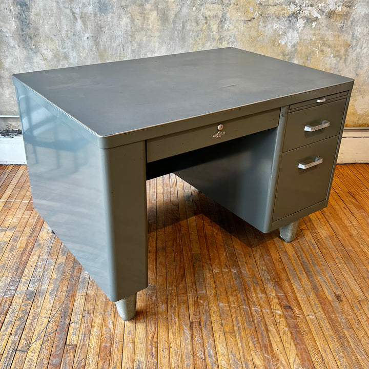 Globe Wernicke “Streamliner” Single Pedestal Tanker Desk