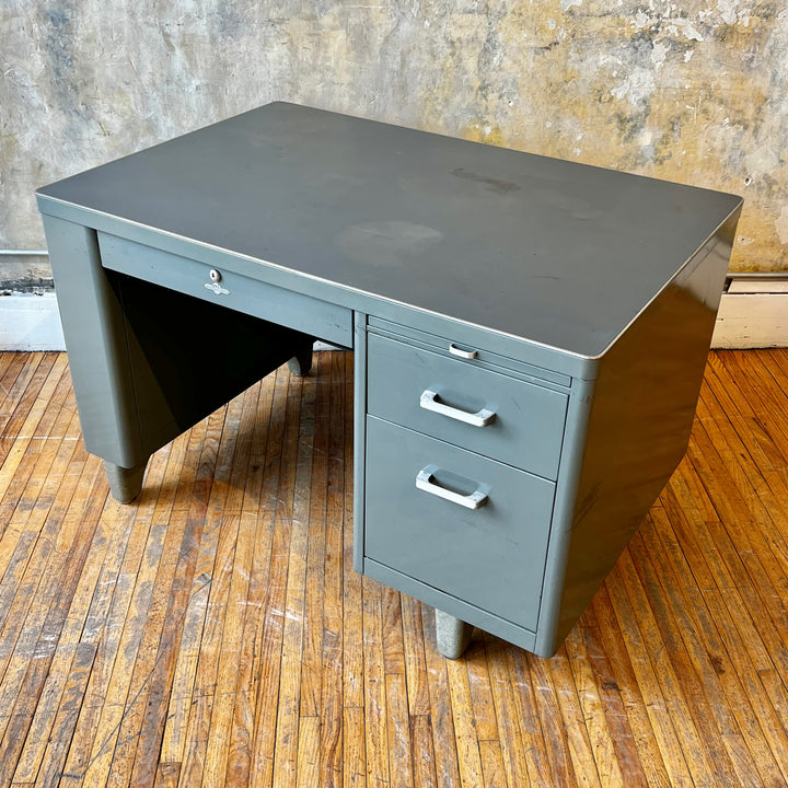 Globe Wernicke “Streamliner” Single Pedestal Tanker Desk